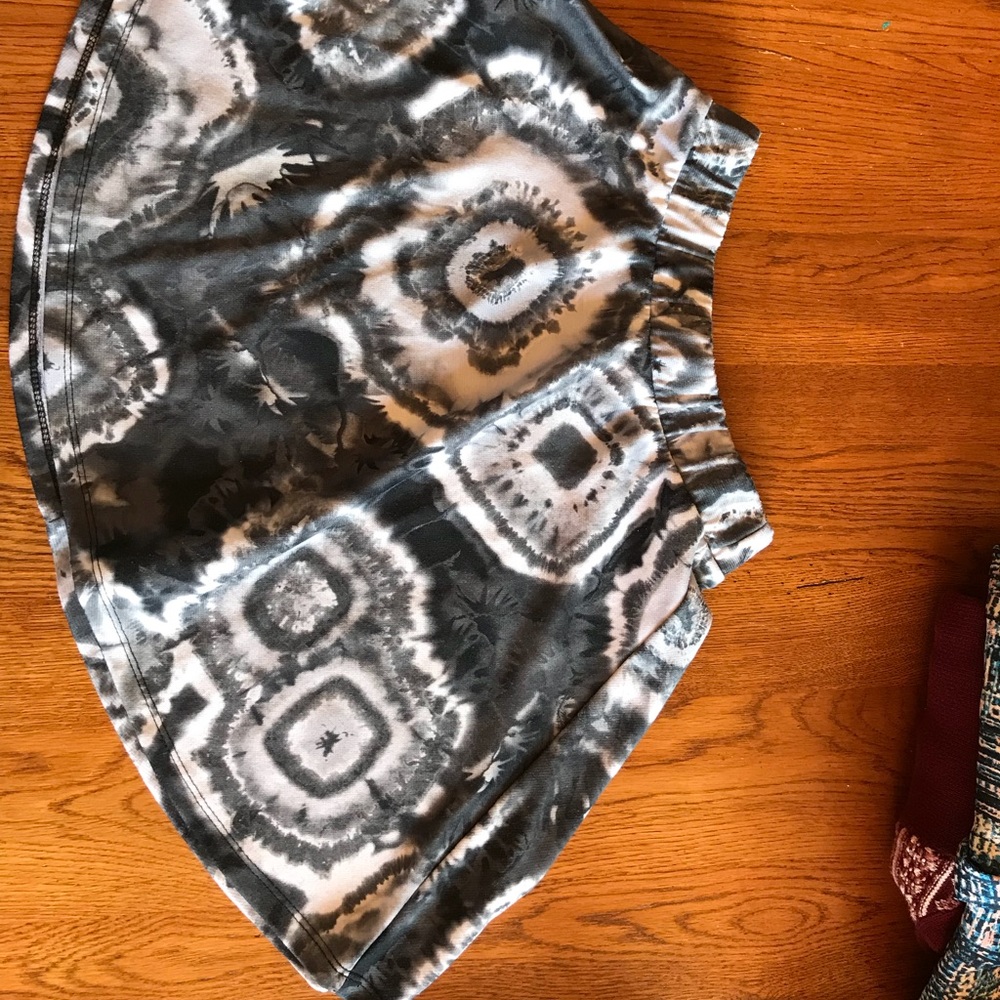 Super cute twirly mini skirt.  grey and white.